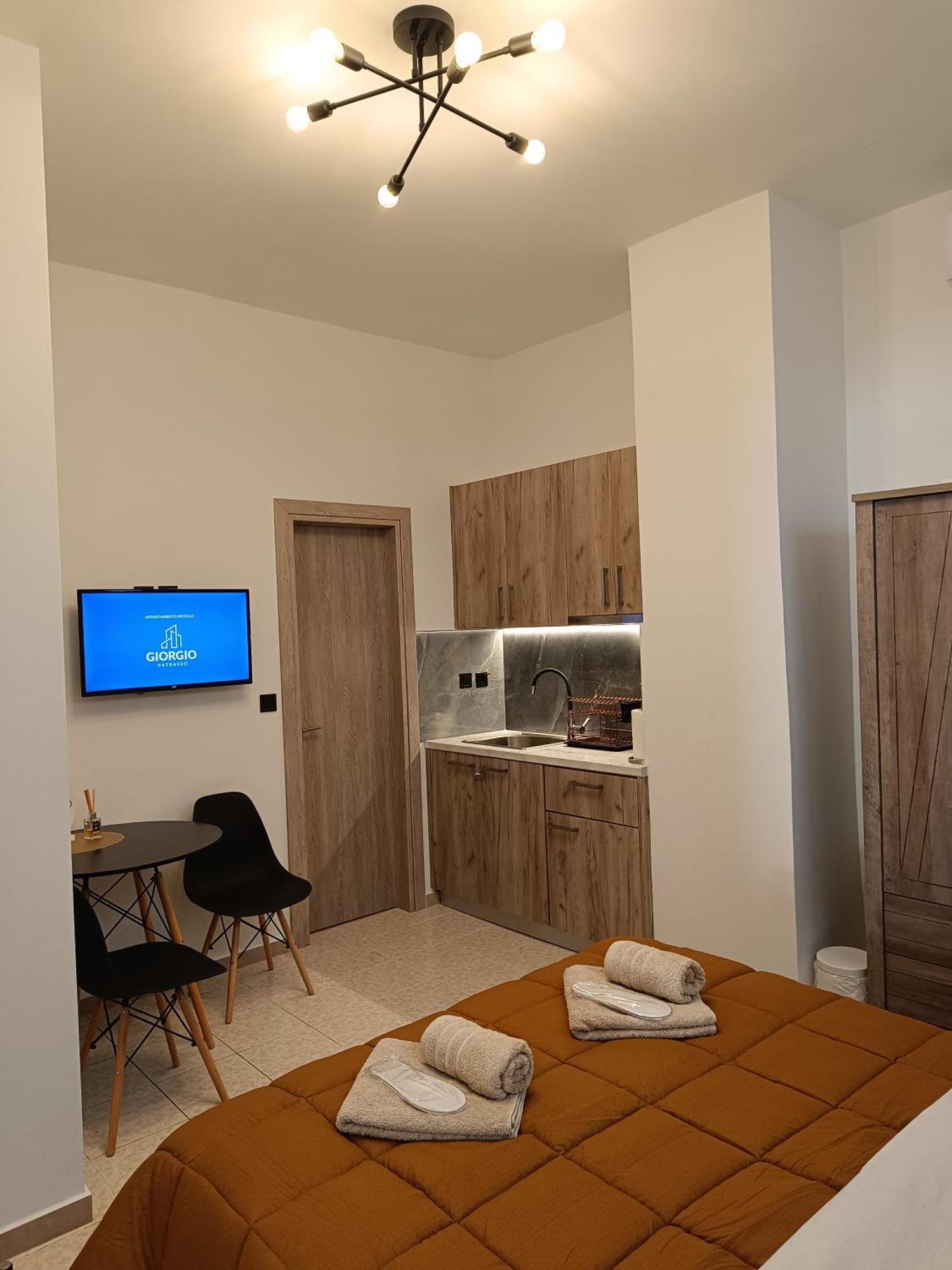 Apartment Giorgio Patrasso - Micro In The Center Of